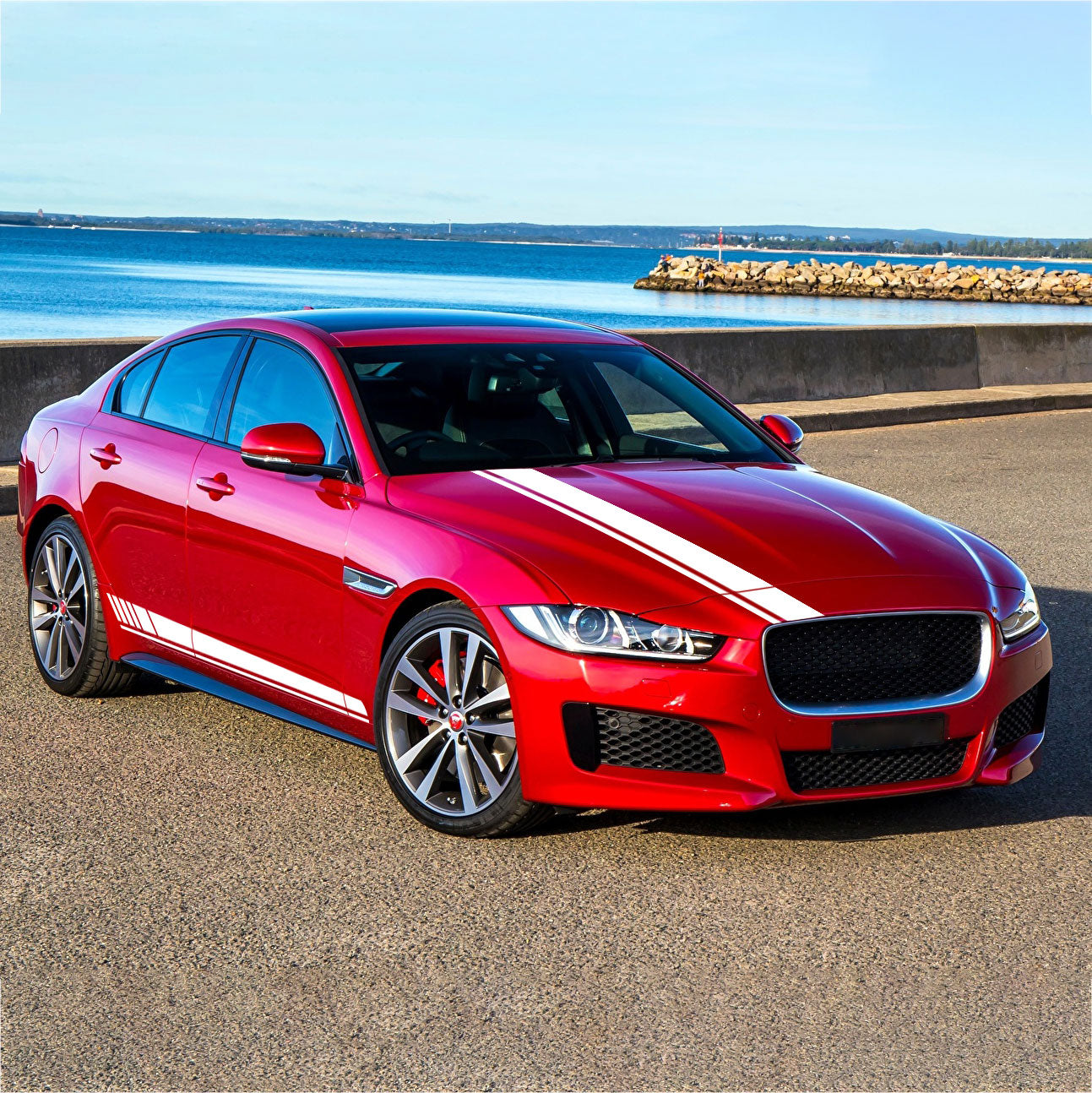 voiture de sport rouge